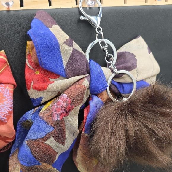 Colorful Bow Keychains with Charms - Picture 6 of 6